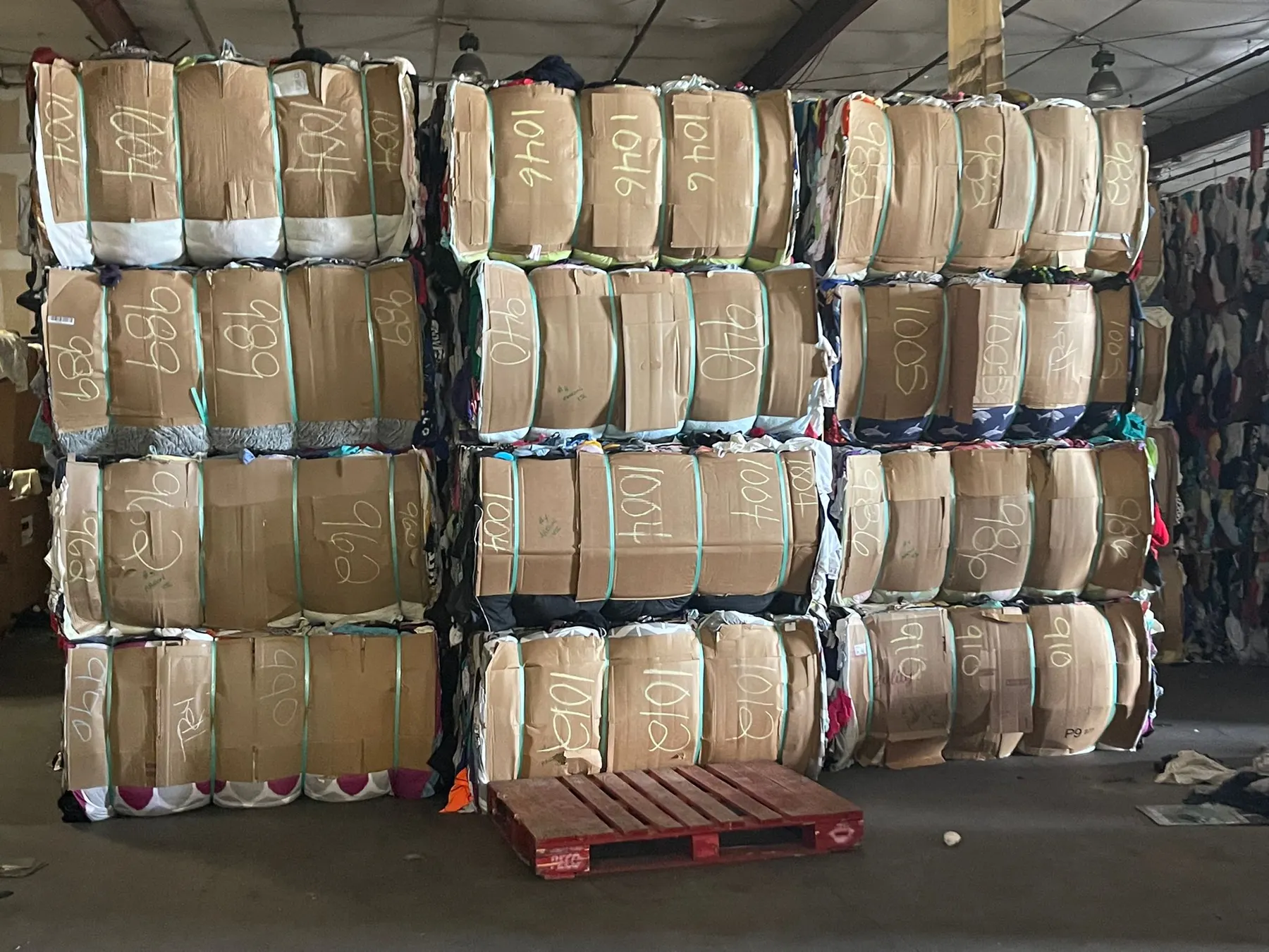Sorted textiles in bales